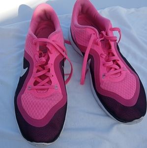 Nike tennis shoes